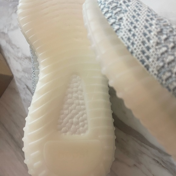 Yeezy 350 2v - Picture 8 of 13